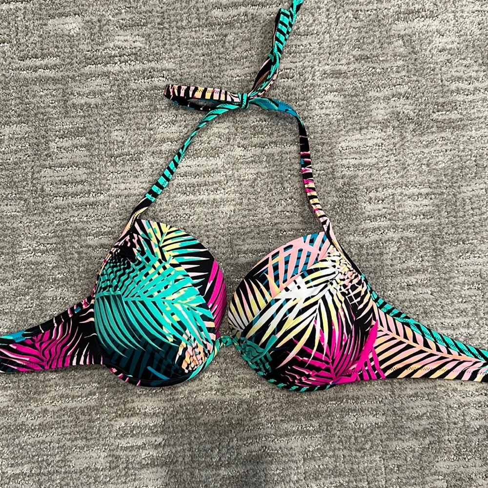 34 D Shade & Shore Bikini Top, Tropical Pattern, no tags
